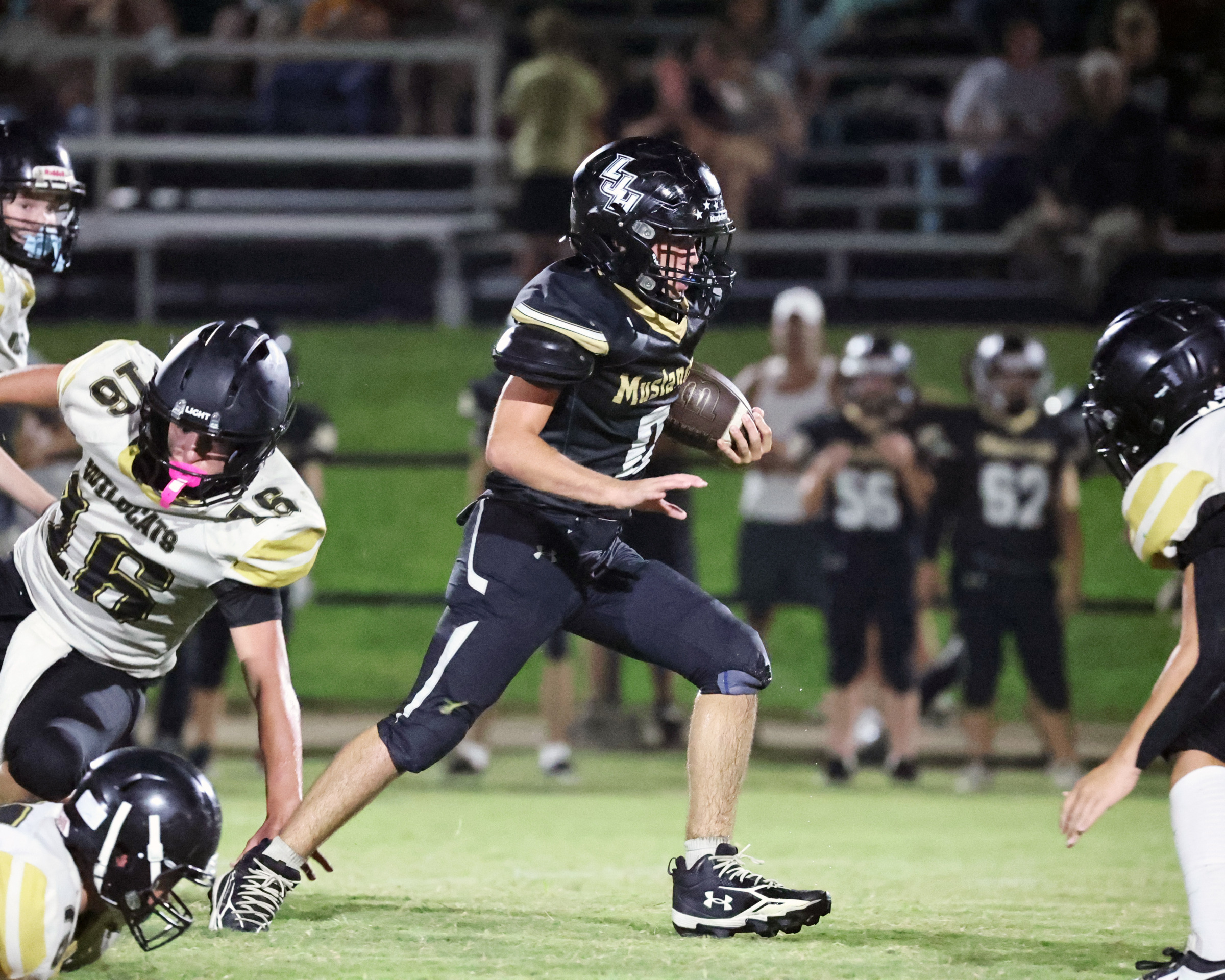 Brayden Cromwell runs past a Waynesboro defender.